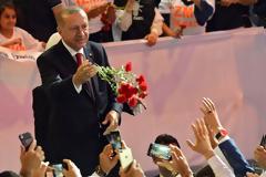 Ο Ερντογάν προχωρά σε σαρωτικό ανασχηματισμό στο συνέδριο του κόμματός του