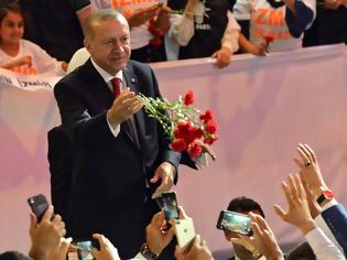 Φωτογραφία για Ο Ερντογάν προχωρά σε σαρωτικό ανασχηματισμό στο συνέδριο του κόμματός του