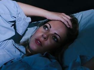 Φωτογραφία για Γιατί ξυπνάτε κουρασμένοι: 7 λάθη που κάνετε πριν κοιμηθείτε