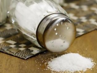 Φωτογραφία για Τα τρία σημάδια που δείχνουν ότι καταναλώνετε πολύ αλάτι