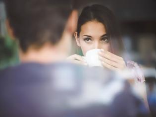 Φωτογραφία για Όταν μια γυναίκα δε μιλάει πολύ…