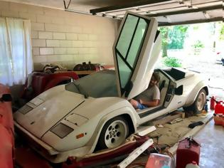 Φωτογραφία για Ξεχασμένη σπάνια Lamborghini και Ferrari στο γκαράζ της γιαγιάς του!