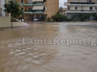 Φωτογραφία για Απίστευτη νεροποντή στη Λαμία - Δρόμοι ποτάμια