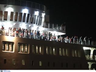 Φωτογραφία για Φωτιά στο πλοίο «Ελ. Βενιζέλος» -Μεγάλη επιχείρηση για να σωθούν 875 επιβάτες (φωτο)
