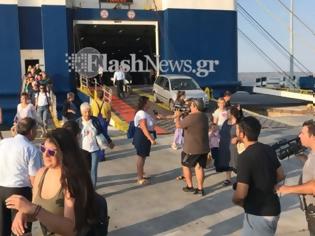 Φωτογραφία για Έφτασαν στα Χανιά οι επιβάτες που βίωσαν την εν πλω φωτιά στο Ελ. Βενιζέλος