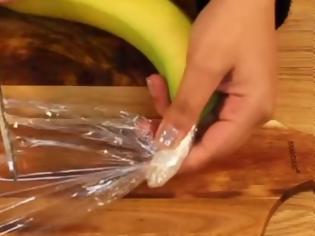 Φωτογραφία για Το κόλπο για να μην μαυρίζουν οι μπανάνες [video]