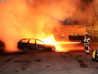 Φωτογραφία για Κύμα εγκληματικότητας στη Σουηδία: 22 καμμένα αυτοκίνητα και εκτεταμένα επεισόδια