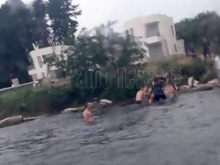 Φωτογραφία για Πρέβεζα: Η πεζή καταδίωξη συνεχίστηκε στη θάλασσα! – Οι αστυνομικοί συνέλαβαν οπλισμένο ύποπτο μέσα στο νερό