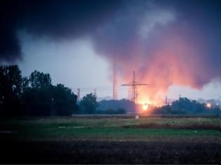Φωτογραφία για Μεγάλη έκρηξη και πυρκαγιά σε διυλιστήριο στη Γερμανία