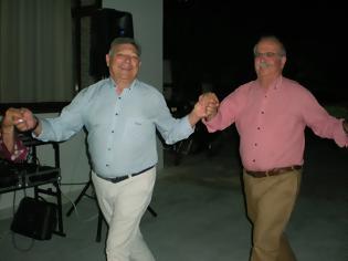 Φωτογραφία για Δροσιά: Ο Χρήστος Παγώνης έσυρε το χορό σε ΚΑΠΗ (ΦΩΤΟ)