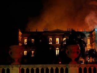 Φωτογραφία για Τεράστια απώλεια για τη Βραζιλία: Πυρκαγιά κατέστρεψε το Εθνικό Μουσείο στο Ρίο ντε Ζανέιρο