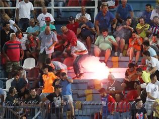 Φωτογραφία για Η στιγμή που οπαδός του ΠΑΟΚ πετάει φωτοβολίδα σε φίλους του Πανιωνίου (ΒΙΝΤΕΟ)