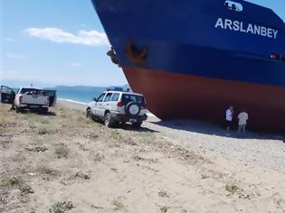 Φωτογραφία για Τουρκικό πλοίο βγήκε σε ακτή της Εύβοιας - Εικόνες