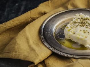 Φωτογραφία για Βρέθηκαν τα ίχνη του αρχαιότερου τυριού στη Μεσόγειο και μπορεί να ήταν... φέτα!