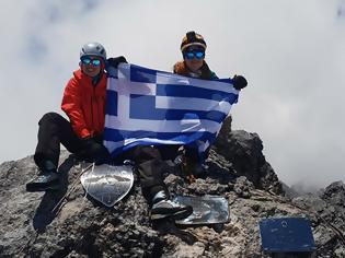 Φωτογραφία για Δύο Ελληνίδες κατέκτησαν την υψηλότερη κορυφή της Ωκεανίας