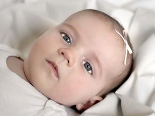 Φωτογραφία για Γιατί τα μωρά γεννιούνται με γκρίζα μάτια;