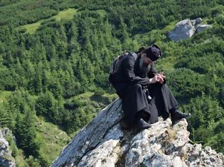 Φωτογραφία για Ο Ιερομόναχος που ταλαιπωρήθηκε από τον πειρασμό για έναν υπερήφανο λογισμό