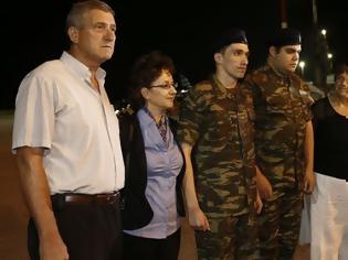 Φωτογραφία για Η Άγκυρα επέστρεψε τα κινητά στους δύο Έλληνες στρατιωτικούς
