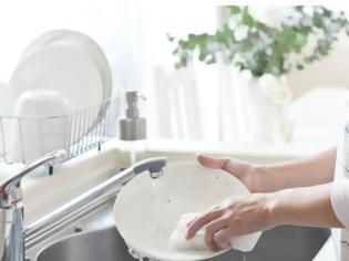 Φωτογραφία για Πιάτα: Μάθετε πώς να τα πλένετε με λιγότερο νερό