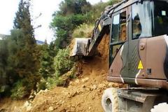 ΕΚΤΑΚΤΟ: Εκτροπή οχήματος του Στρατού στον Όλυμπο