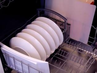 Φωτογραφία για Τόσο καιρό βάζετε λάθος το πλυντήριο πιάτων. Δείτε ΠΩΣ είναι το σωστό!