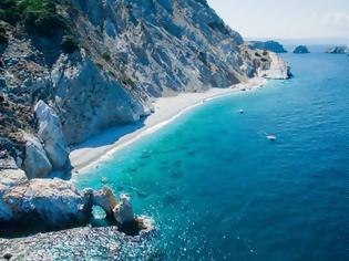 Φωτογραφία για H παραλία που βρίσκεται στην Ελλάδα και έχει τρελάνει τον κόσμο- Τουρίστες έρχονται ακόμα και τον Σεπτέμβρη