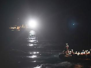 Φωτογραφία για Την κράτηση των μεταναστών σε πλοία προτείνουν οι υπουργοί Εσωτερικών Αυστρίας και Ιταλίας