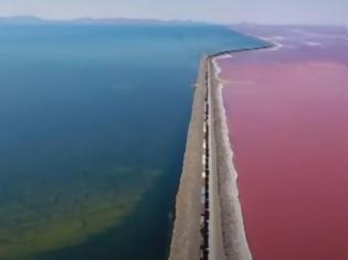 Φωτογραφία για Μια λίμνη με τα μισά νερά μπλε και τα άλλα μισά ροζ! [video]