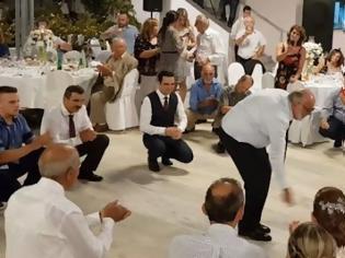 Φωτογραφία για Το ζεϊμπέκικο του Κουρουμπλή σε γάμο στην Πρέβεζα (video)