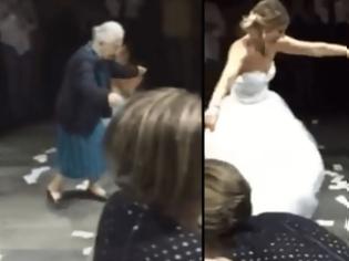 Φωτογραφία για 98χρονη Ελληνίδα γιαγιά χορεύει λεβέντικα ζεϊμπέκικο στον γάμο της εγγονής της στο εξωτερικό και ρίχνει το διαδίκτυο [video]