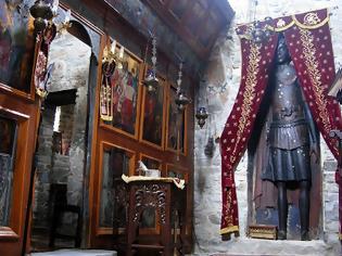 Φωτογραφία για Η υπερμεγέθης ανάγλυφη εικόνα του Αγίου Γεωργίου στην Ομορφοκκλησιά Καστοριάς.