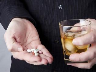 Φωτογραφία για Φάρμακα και αλκοόλ: Όλοι οι θανατηφόροι συνδυασμοί