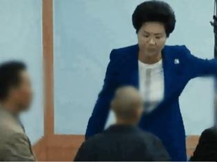 Φωτογραφία για Σοκ: Αρχηγός αίρεσης στη Νότια Κορέα χτυπάει άγρια τους πιστούς!
