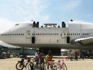 Φωτογραφία για Ένα αεροπλάνο έχει μείνει παρκαρισμένο στην έρημο της Νεβάδα