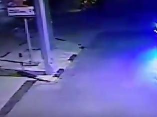 Φωτογραφία για Βίντεο καταδίωξης μοτοσικλετιστή ανάποδα στην Αγίου Δημητρίου και μέσα από βενζινάδικο! Με περιοριστικούς όρους ο νεαρός που πιάστηκε