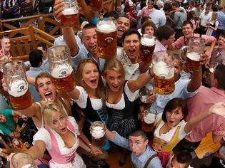 Φωτογραφία για Οκτόμπερφεστ, η γιορτή όπου κυριαρχεί η μπύρα