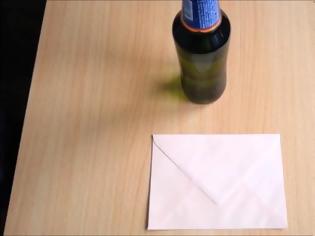Φωτογραφία για Πώς να ανοίξεις μια μπύρα με έναν φάκελο [video]