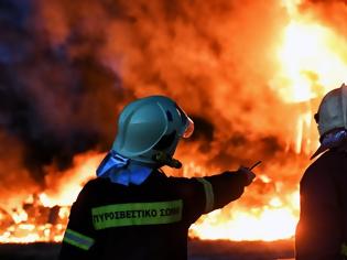 Φωτογραφία για Θεσσαλονίκη: Μεγάλη φωτιά στη βιομηχανική περιοχή της Σίνδου