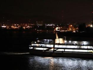 Φωτογραφία για Συγκρούστηκαν δυο πλοία στο λιμάνι του Πειραιά
