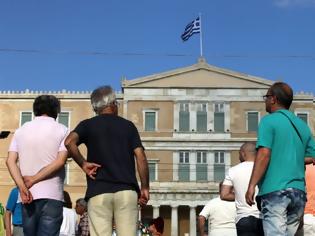Φωτογραφία για Έρευνα: Τι πιστεύουν οι Έλληνες για την πολιτική, τη θρησκεία, την οικογένεια και τους μετανάστες