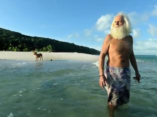 Φωτογραφία για Έχασε όλα του τα χρήματά στο χρηματιστήριο και ζει μόνος σε ένα νησί εδώ και 20 χρόνια