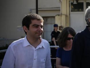 Φωτογραφία για Καβγάς του Έκτορα Κουφοντίνα στο Facebook για την «κατάληψη» από λαθρομετανάστες του κέντρου των Αθηνών