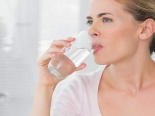 Φωτογραφία για Δεν πίνετε αρκετό νερό; Η ήπια αφυδάτωση μπορεί να επηρεάσει αρνητικά τη συγκέντρωση στις καθημερινές σας συνήθειες