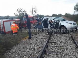 Φωτογραφία για Τροχαίο στην Φθιώτιδα: Θανατηφόρα σύγκρουση τρένου με αυτοκίνητο - Σκοτώθηκε καθηγήτρια που πήγαινε σε σχολείο (φωτο)