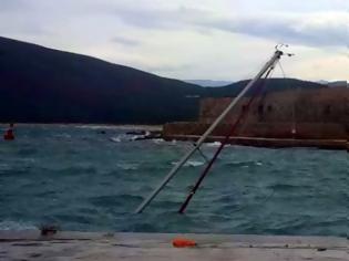 Φωτογραφία για Λευκάδα: Βούλιαξε ιστιοφόρο στην αμμόγλωσσα από τη θαλασσοταραχή (video)