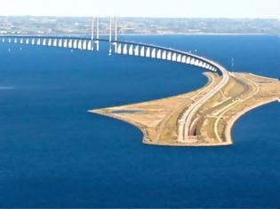 Φωτογραφία για Έκλεισαν δύο γέφυρες και σταμάτησαν τα δρομολόγια των φέρι προς Σουηδία και Γερμανία