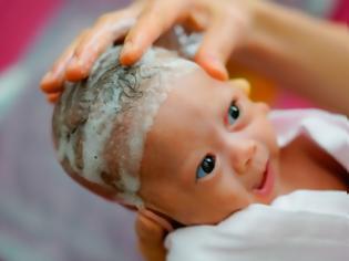 Φωτογραφία για Baby bath: Πέντε πράγματα που πρέπει να ξέρεις για τα πρώτα μπάνια του μωρού σου