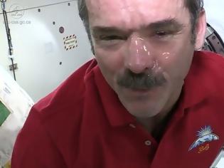 Φωτογραφία για Εντυπωσιακό βίντεο: Δείτε πως γίνονται τα δάκρυα στο διάστημα!