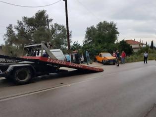 Φωτογραφία για Τροχαίο ατύχημα στη Λευκάδα – Αγροτικό μπήκε σε αυλή σπιτιού! (ΔΕΙΤΕ ΦΩΤΟ)