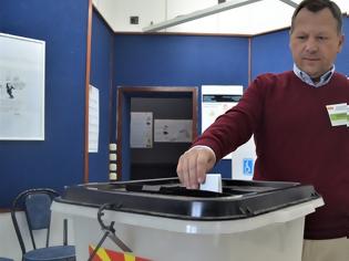 Φωτογραφία για Δημοψήφισμα στα Σκόπια: Ψηφίζουν «Ναι ή Οχι» στη Συμφωνία των Πρεσπών - Χαμηλή η προσέλευση